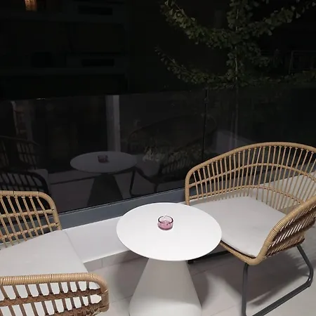 Perfect Strangers C1 Apartment *