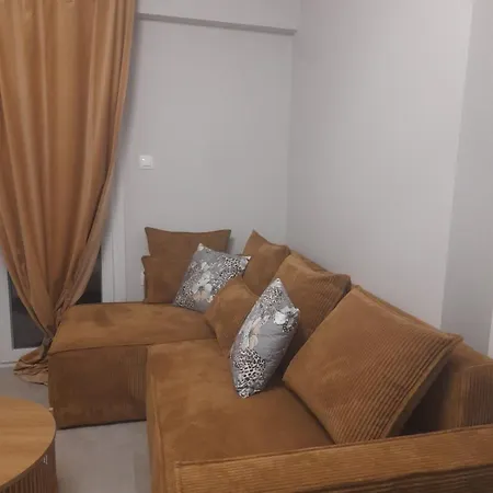 Apartment Perfect Strangers C1