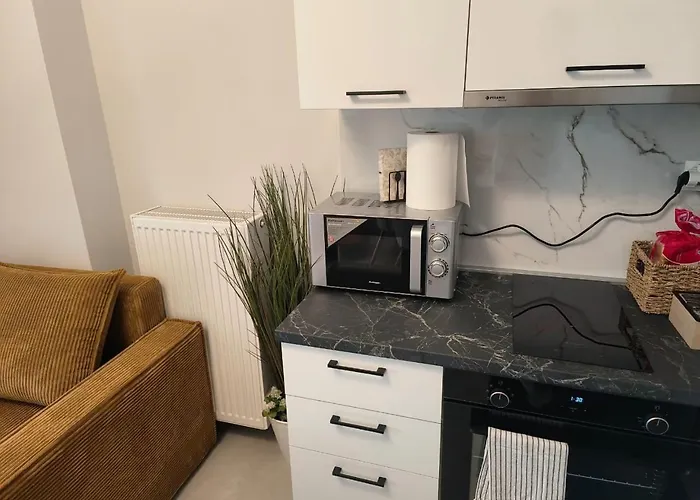 Perfect Strangers C1 * Larissa