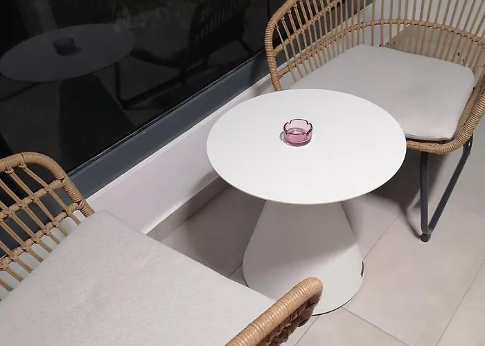 Perfect Strangers C1 Apartment *