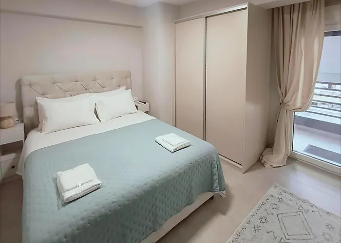 Apartment Perfect Strangers C1 *